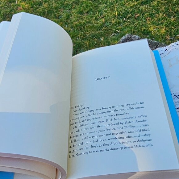 hardcover book with dust cover Twelve Post-War Tales by Graham Swift dated 2025 - Picture 7 of 7